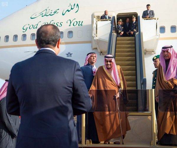 خادم الحرمين الشريفين يصل إلى جمهورية مصر العربية