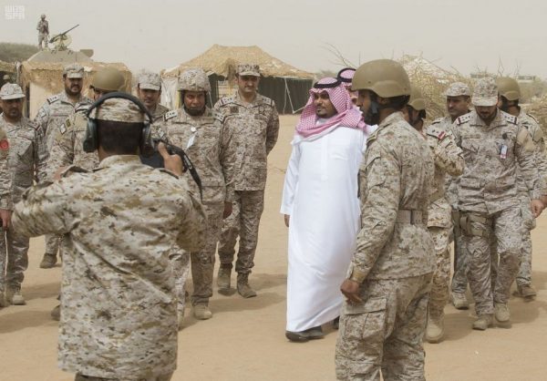 نائب أمير نجران ينقل تحيات القيادة لرجال القوات المسلحة المرابطين على الحد الجنوبي