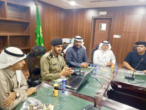 ضمن مبادرة الوعي الفكري طلاب ثانوية الملك فهد بنجران يقومون بزيارة شرطة المنطقة