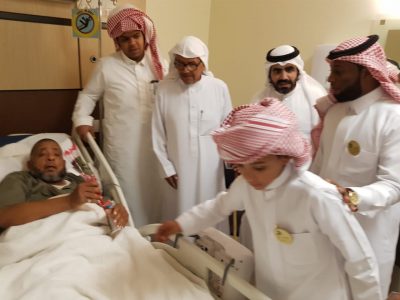 الجمعية الخيرية لرعاية الأيتام رفقاء بنجران تعايد مرضى مستشفى الملك خالد