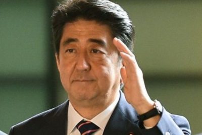 رئيس الوزراء الياباني ينوه بدور المملكة في السلام والاستقرار بالمنطقة