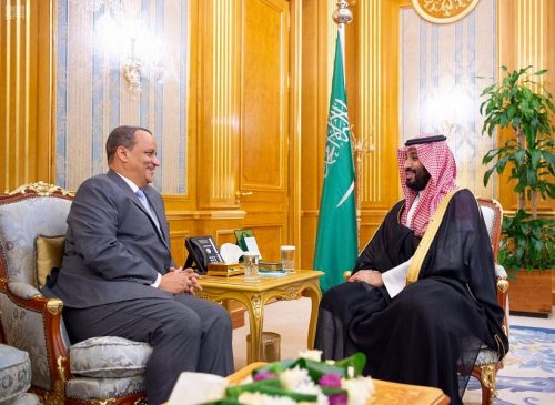 سمو ولي العهد يلتقي وزير الشؤون الخارجية الموريتاني ورئيس وفد القيادات المسيحية الإنجيلية