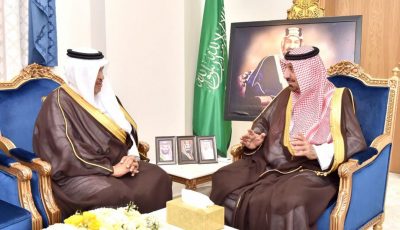 سمو الأمير جلوي بن عبدالعزيز يستقبل أمين منطقة نجران