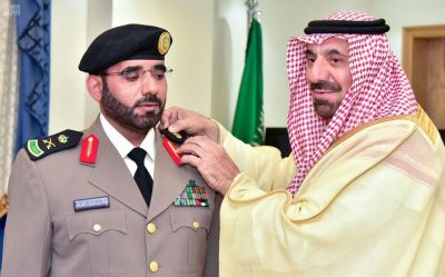 سمو أمير نجران يقلد نائب مدير شرطة المنطقة رتبته الجديدة