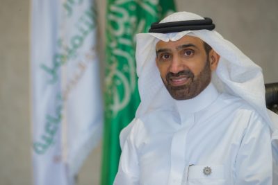 وزير الموارد البشرية والتنمية الاجتماعية يصدر قرارًا وزاريًا يقضي برفع الحد الأدنى لاحتساب أجور السعوديين في 