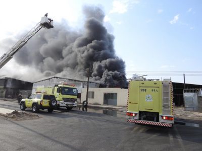 الدفاع المدني يخمد حريقاً اندلع بمستودع للأسفنج والأثاث بصناعية نجران