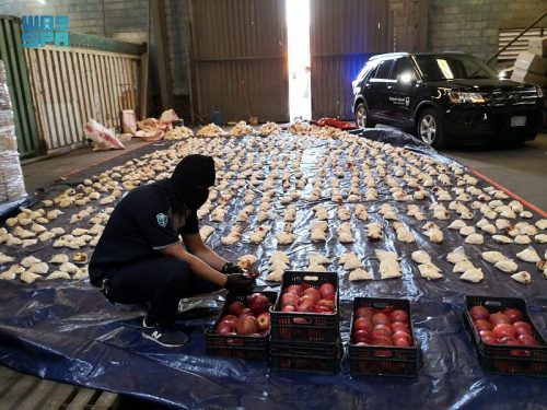 الجمارك السعودية : إحباط محاولة تهريب (5.3) ملايين حبة كبتاجون مخبأة في فاكهة 