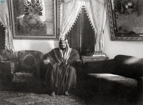 الملك عبدالعزيز ينتهج الشورى مبدأً أساسياً في إدارة شؤون البلاد