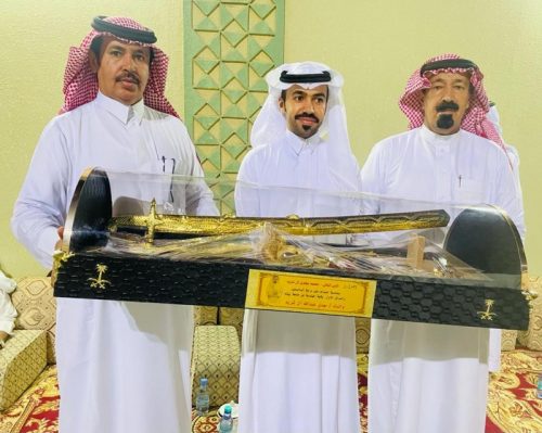 بمناسبة حصولة على المركز الأول : آل عبدالرحمن يحتفلون بحصول ابنهم على درجة الماجستير بامتياز